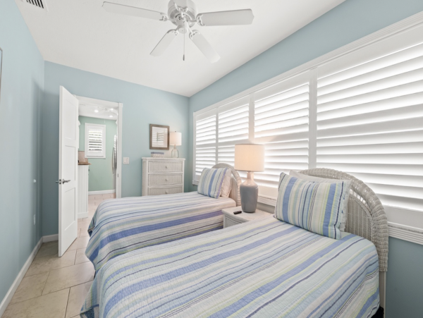 Holmes Beach Vacation Home with Pool 4 houses to beach
